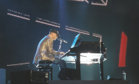 photo eros al piano.jpg